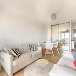 Bright Apt With Balcony And Sea View