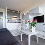 Modern Studio Apt W/Balcony/Port Views/Nr Old Town