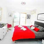 Le Regency Yourhosthelper 4*