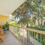 Spacious Apartment At A 5 Min Walk From The Beach