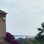 Maison Chaleureuse, Au Calme, Mais Proche De Tout, Avec Piscine Privee