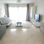 One-Bedroom Apartment Near The Beach And The Old Town