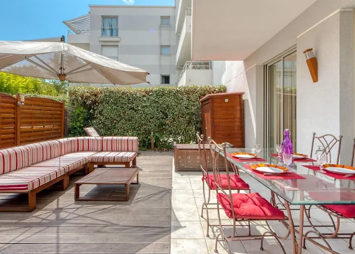 Apartment Les Allees Du Cap-3 By Interhome