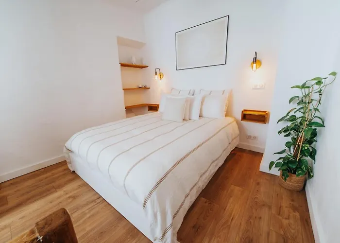 Perfect Family-Oriented And Renovated Townhouse In The Old Antibes