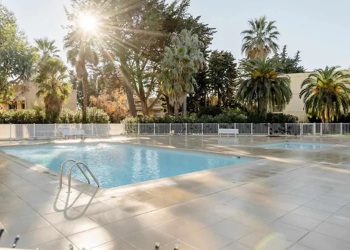Spacious Apartment At A 5 Min Walk From The Beach