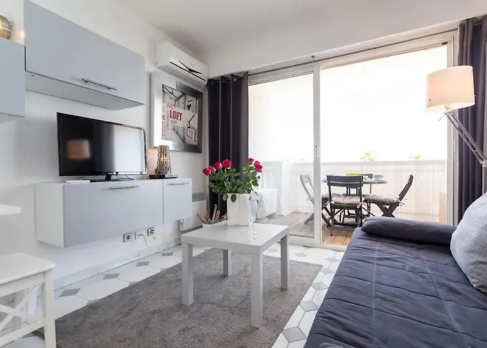 Modern Studio Apt W/Balcony/Port Views/Nr Old Town