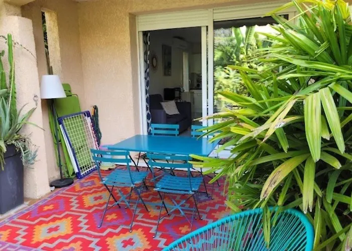 Nice Studio 30 M With Terrace And Pool