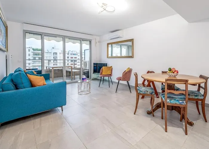 Juan Les Pins Two Bed Apt Beach Access