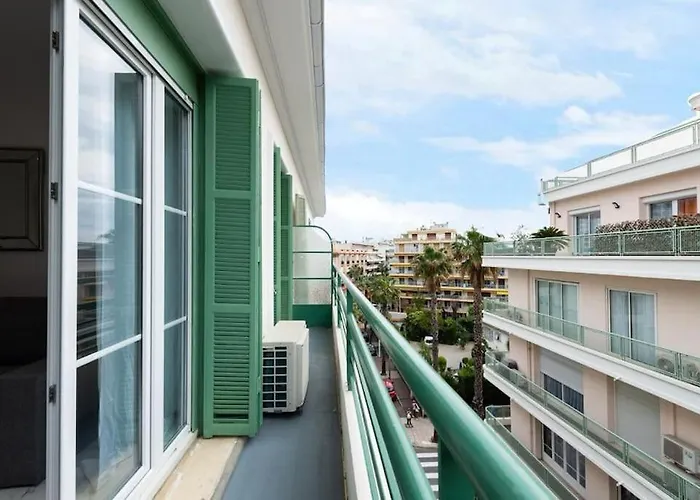 Louis Gallet Centre Juan Les Pins 50M Des Plages