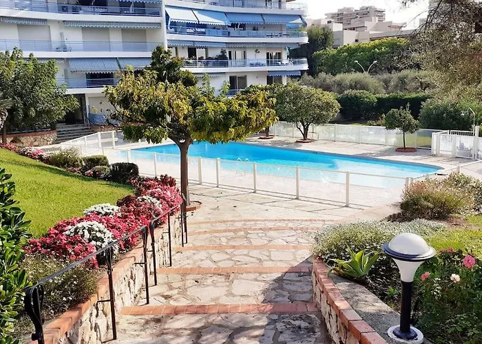 Appartement Avec Terrasse, Piscine Et Garage A 400M Plage