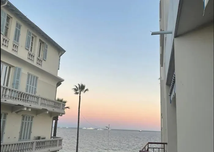 Bright Apartment - Sea View