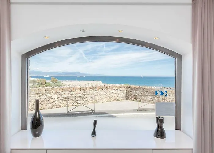 appartement 4 personnes vue mer remparts Antibes
