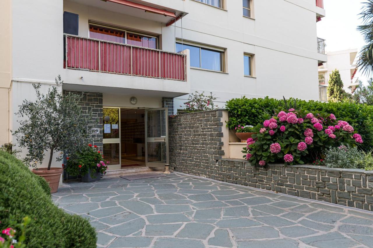 Apartment Sea View Large 2 Bdrs Swimming Pool & Parking *
