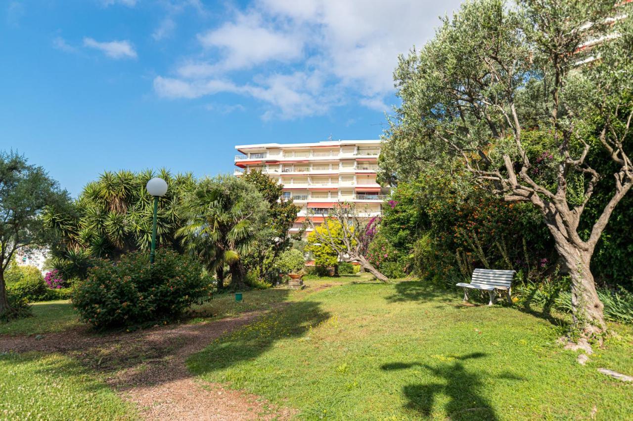 Sea View Large 2 Bdrs Swimming Pool & Parking Apartment Antibes