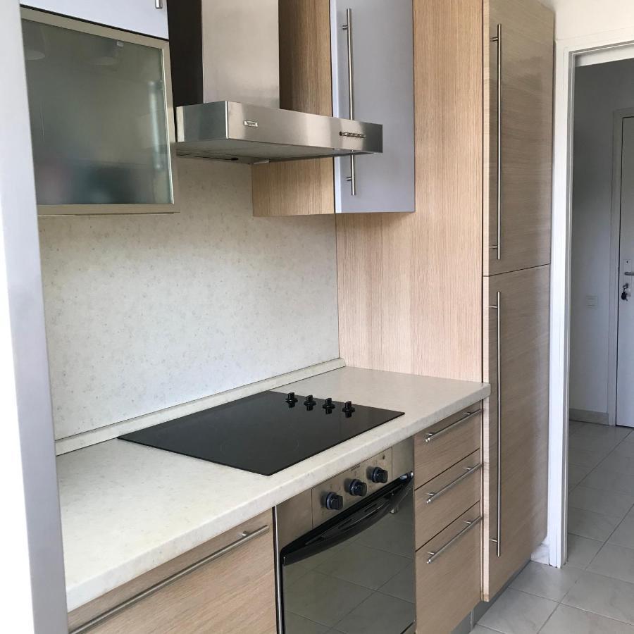 Appartement Grand Et Beau 2 Pièces Dans Résidence De Standing Antibes