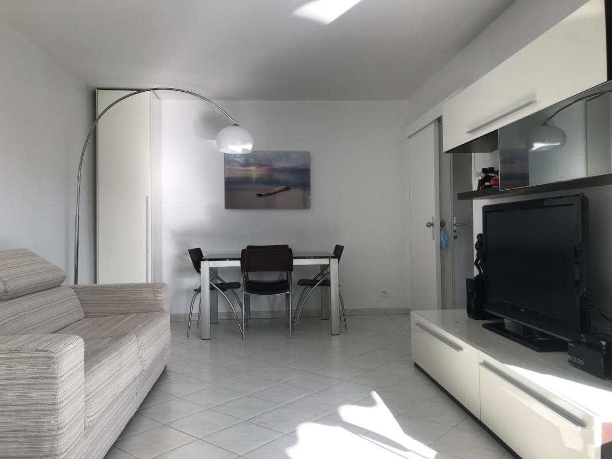 Appartement Grand Et Beau 2 Pièces Dans Résidence De Standing
