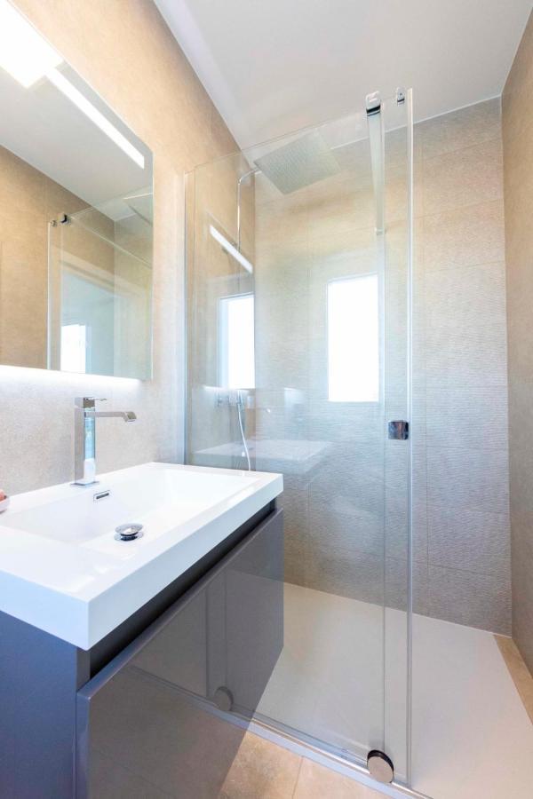 Villa Luxurious Sea View Outside Infinity Pool - Indoor Pool *