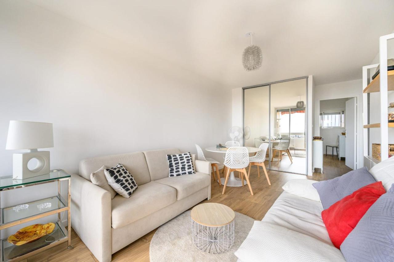 Bright With Balcony And Sea View Apartamento *