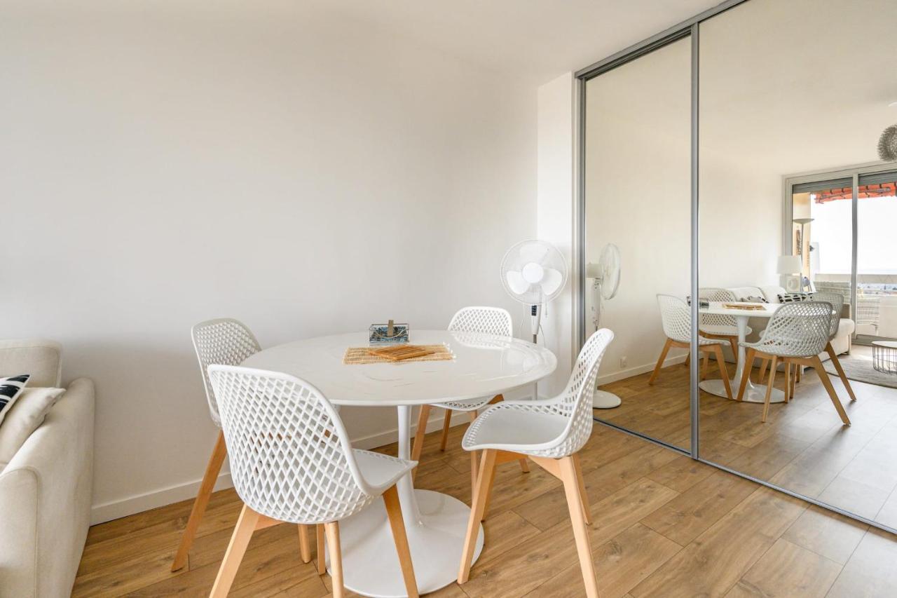 Bright With Balcony And Sea View Apartamento Antibes