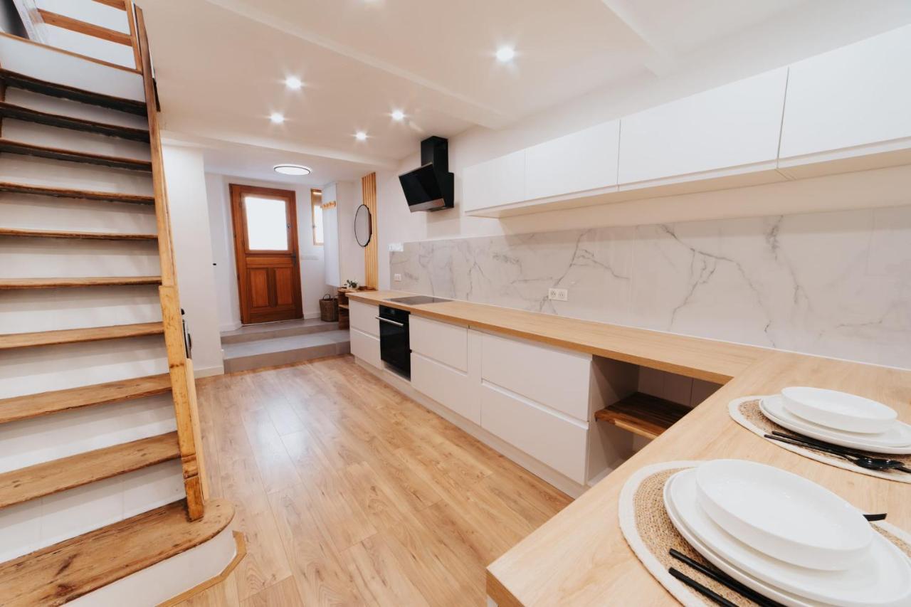 Perfect Family-oriented And Renovated Townhouse In The Old Apartment