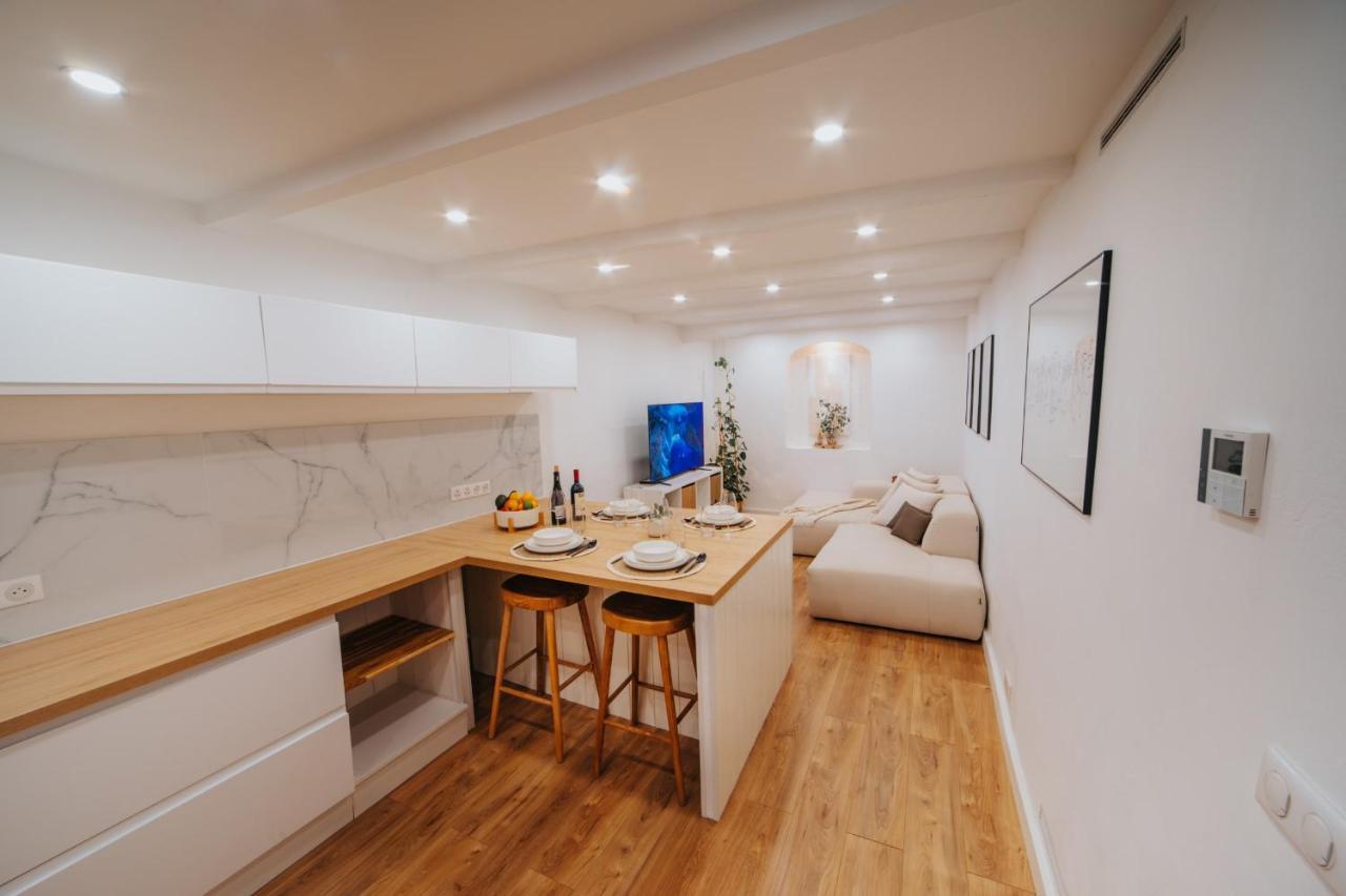 Perfect Family-oriented And Renovated Townhouse In The Old Antibes
