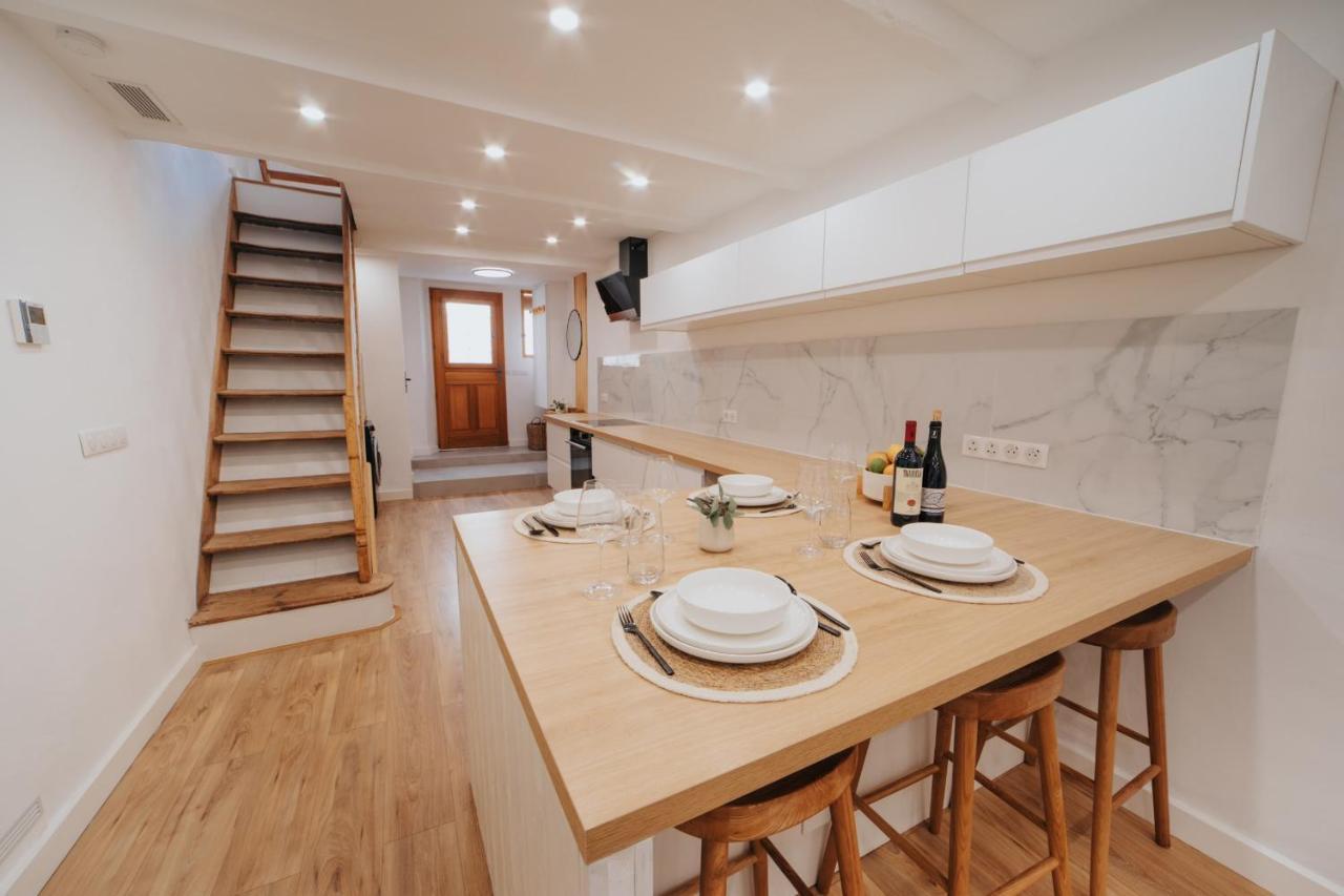 Perfect Family-oriented And Renovated Townhouse In The Old Antibes