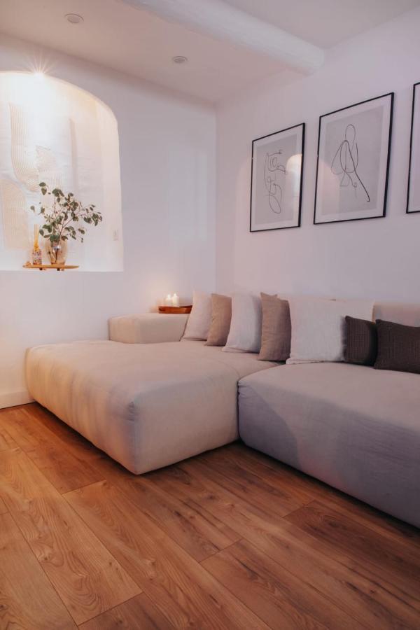 Perfect Family-oriented And Renovated Townhouse In The Old Antibes