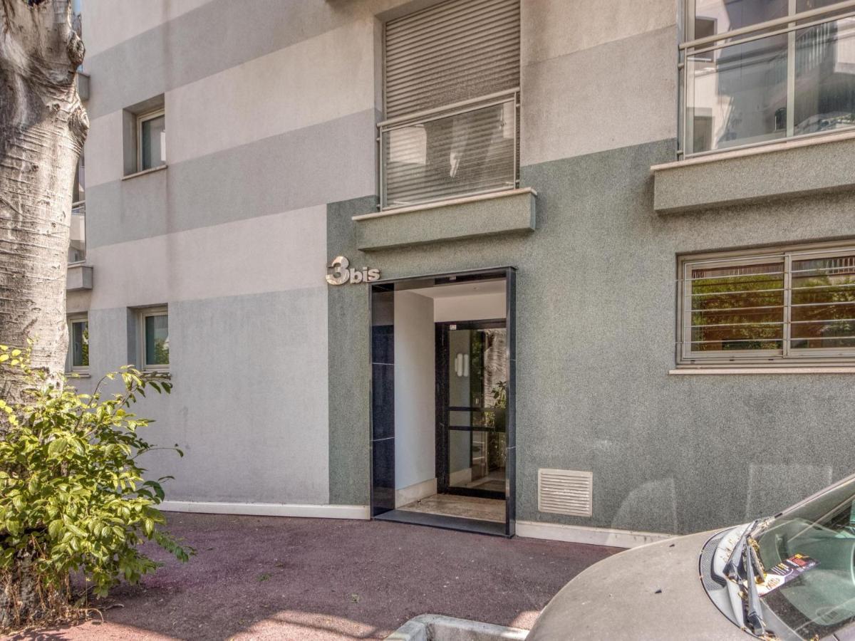 Apartment Les Allees Du Cap-3 By Interhome