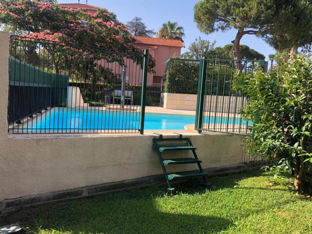 Exclusive 80 Sqm With Private Garden And Terrace On The Cap D Antibes, 300 Mt From Sandy De La Salis Apartment *