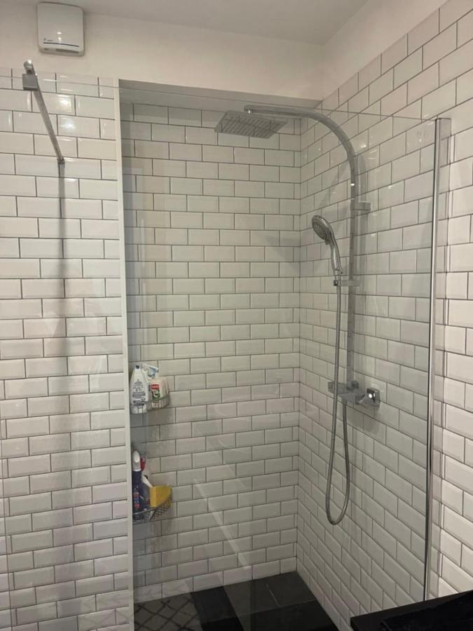 Design And Spacious One Bedroom On Place De Gaulle *