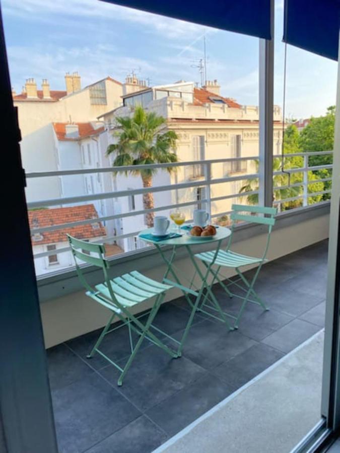 Design And Spacious One Bedroom On Place De Gaulle *