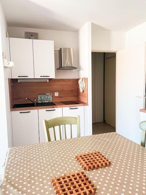 Vue A 200m Des Plages De Juans Les Pins Apartment
