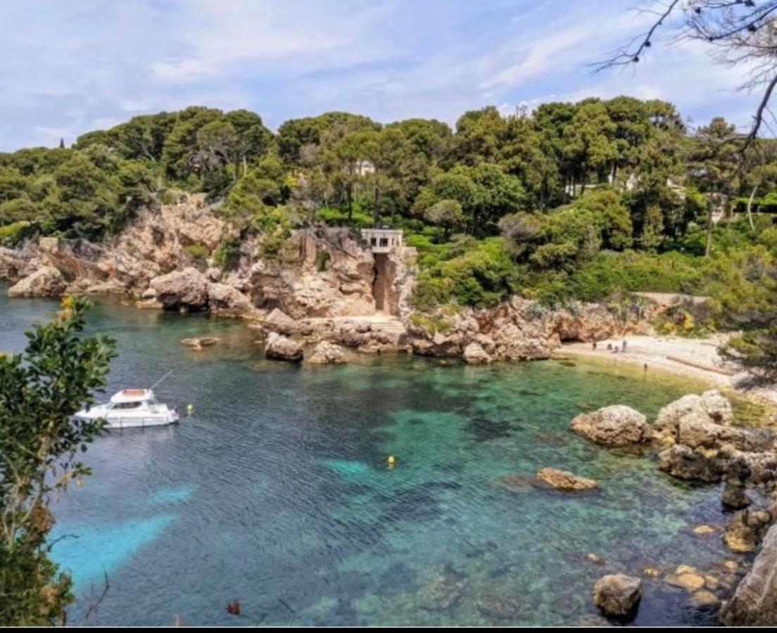 Cozy On The Antibes