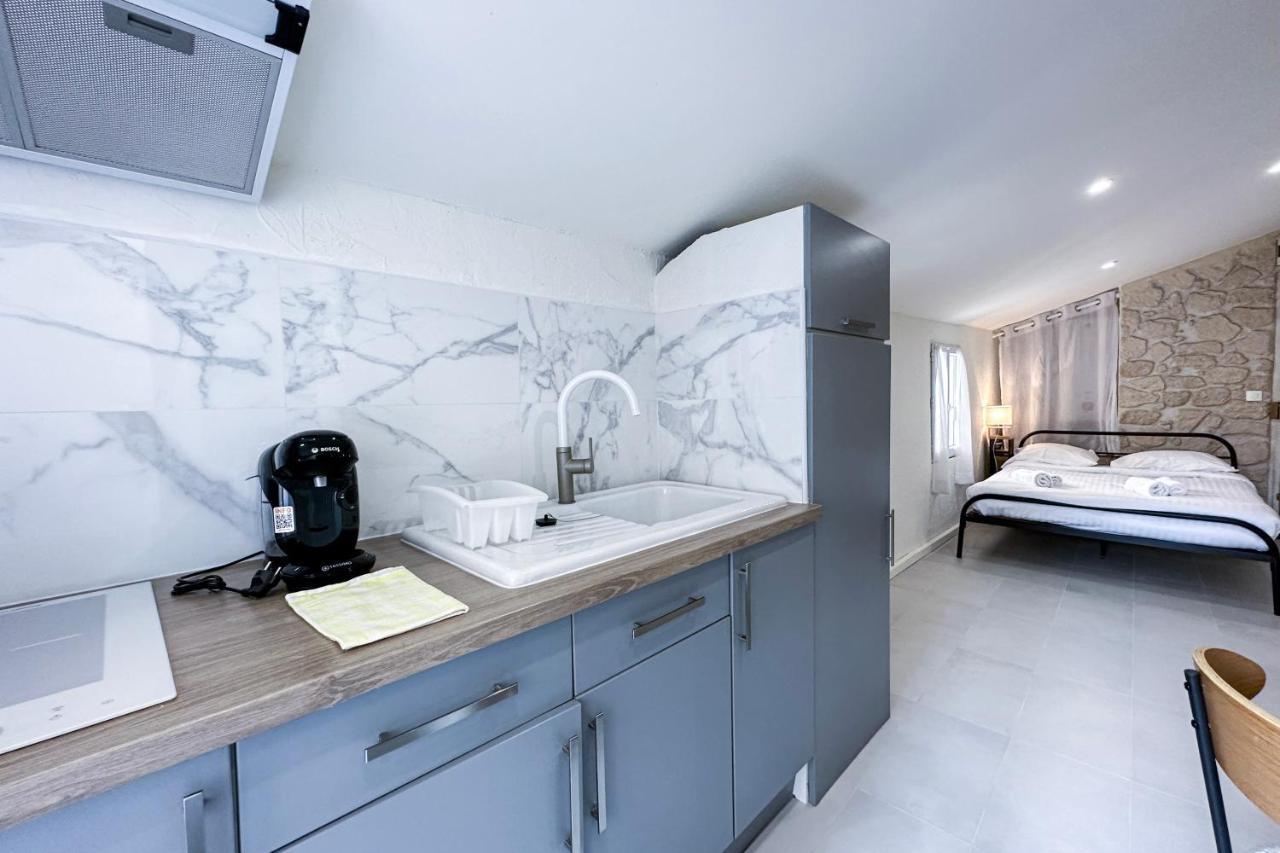 Apartment V2-studio Renove Au Centre De La Vieille Antibes