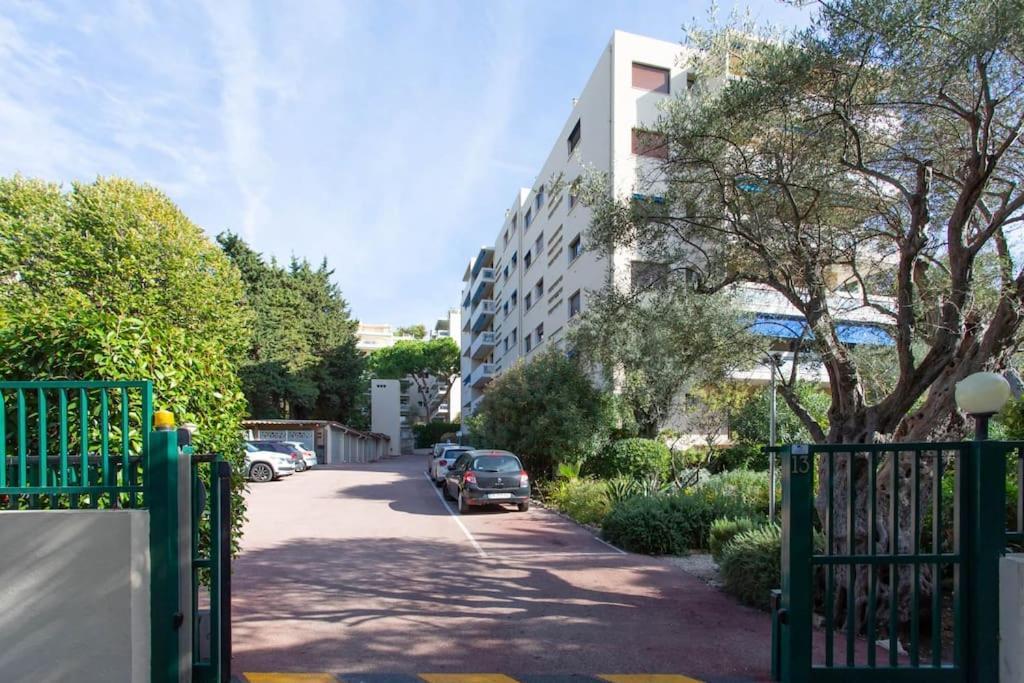 A6- 2 Bdr Incredible Sea View - Ac, Garage & Terrace Apartment *