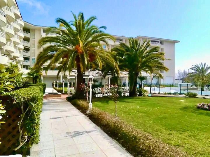 Grand Et Beau 2 Pièces Dans Résidence De Standing Antibes