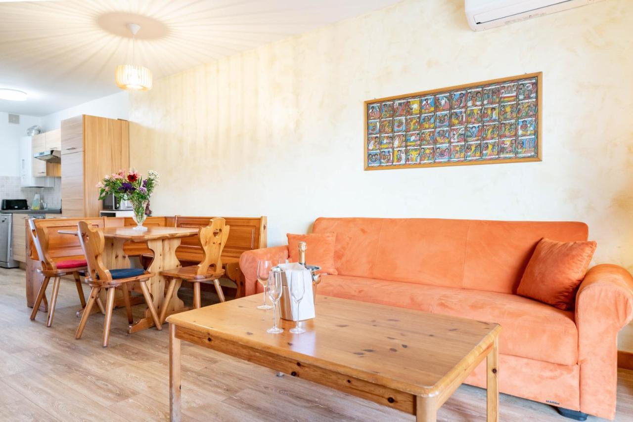 Spacious At A 5 Min Walk From The *