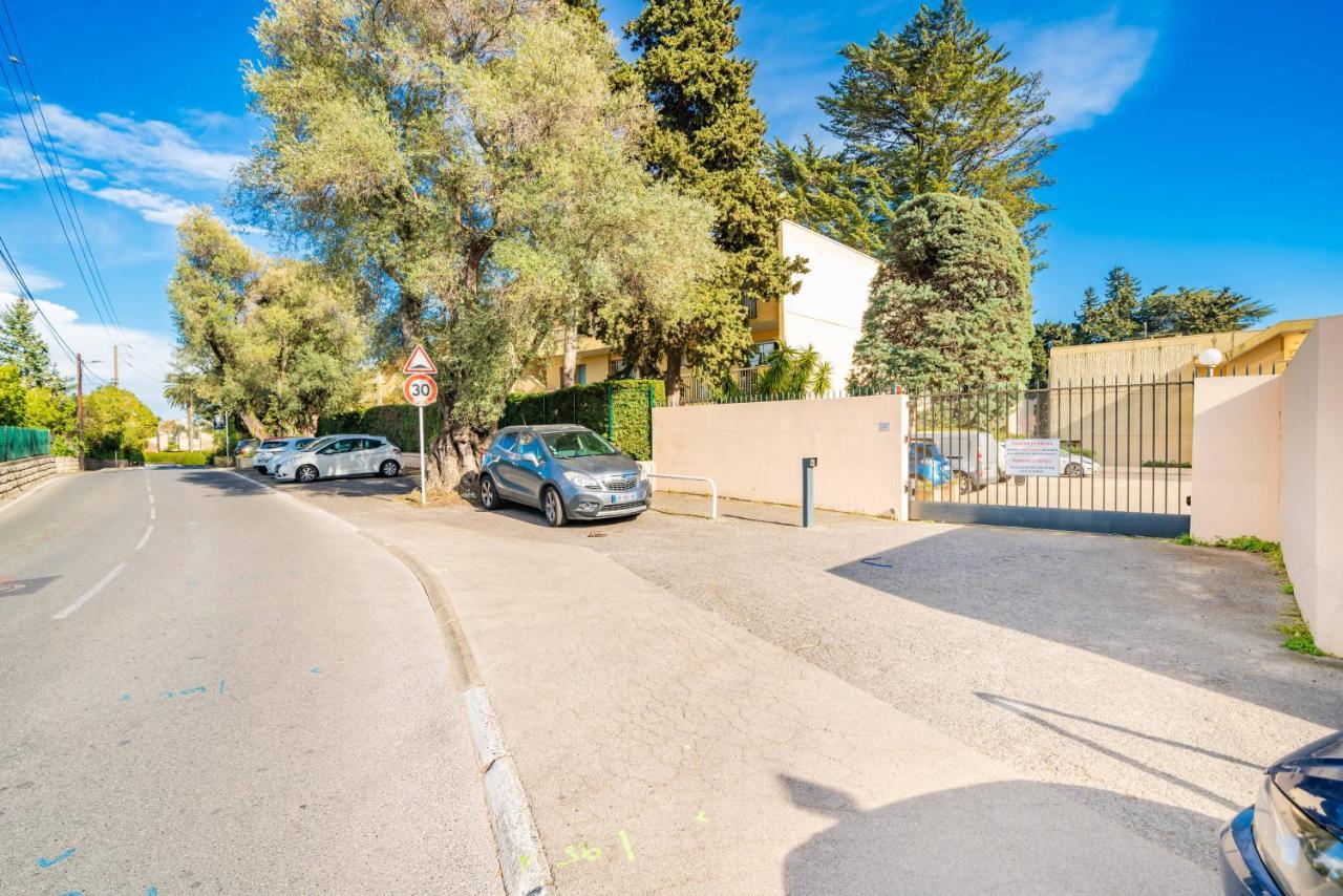 Apartment Spacious At A 5 Min Walk From The
