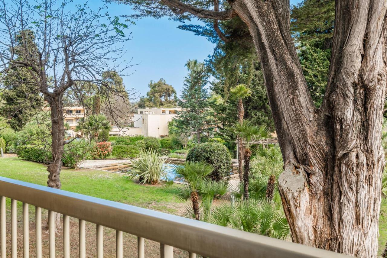 Spacious At A 5 Min Walk From The *