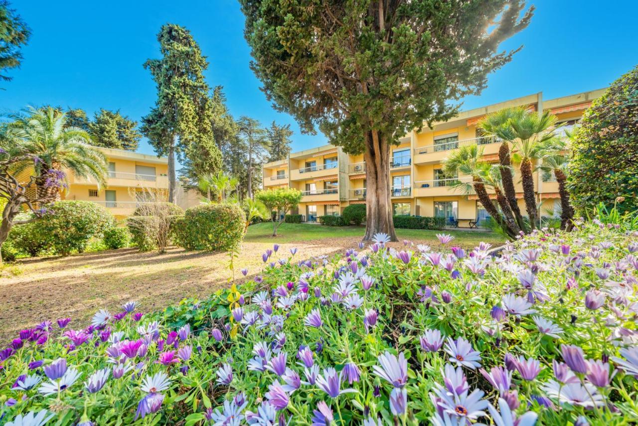 Spacious At A 5 Min Walk From The *