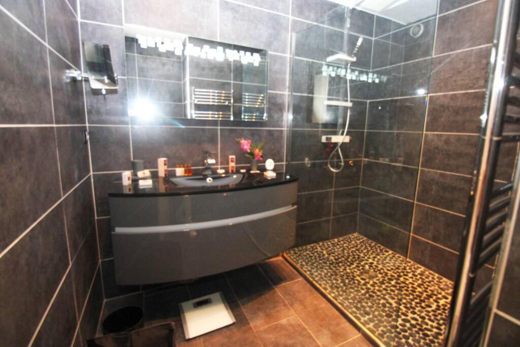 Le Regency Yourhosthelper 4* Apartment *