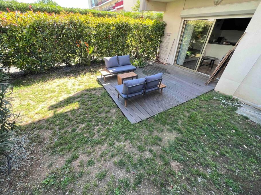 Le Cosy Garden: 4 Prs, Terrasse, Piscine Apartment