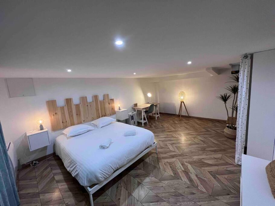 Le Cosy Garden: 4 Prs, Terrasse, Piscine Apartment *
