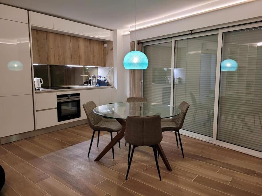 1 Bed With Sea Views * Antibes