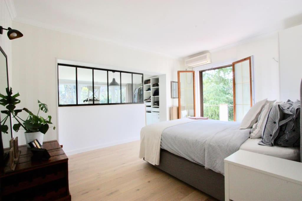 Family With Pool And Ac In Villa *