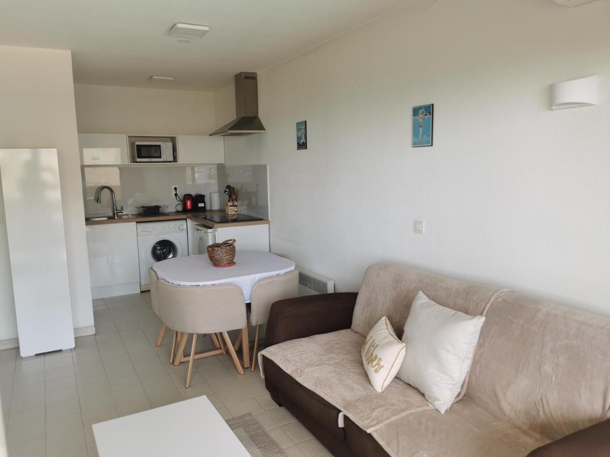 Les Pins 2 Pieces Vue Mer Piscine Parking * Antibes