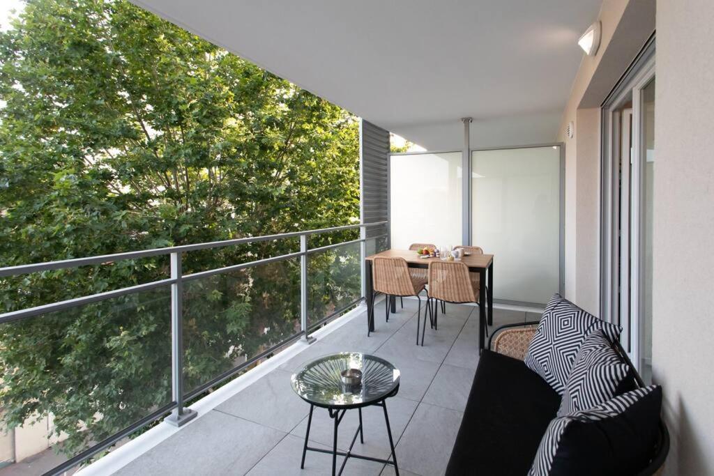 A12 - 1 Bdr Centre Train Station 5 Min Sea - Ac, Parking & Terrace Apartment