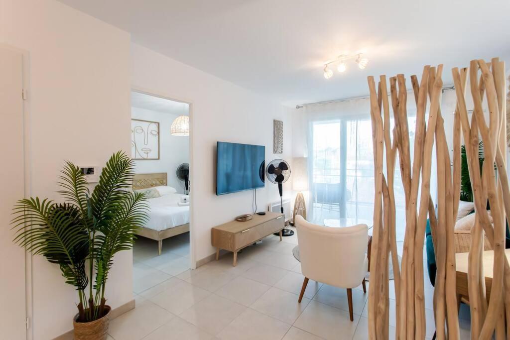 A12 - 1 Bdr Centre Train Station 5 Min Sea - Ac, Parking & Terrace *
