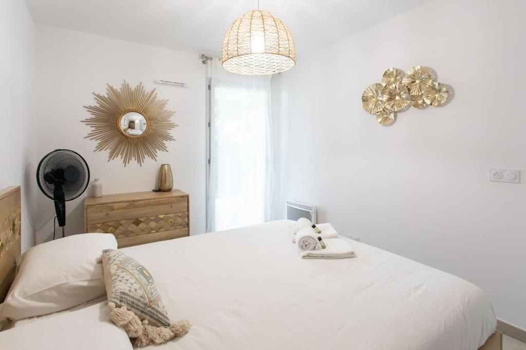 A12 - 1 Bdr Centre Train Station 5 Min Sea - Ac, Parking & Terrace Apartment *