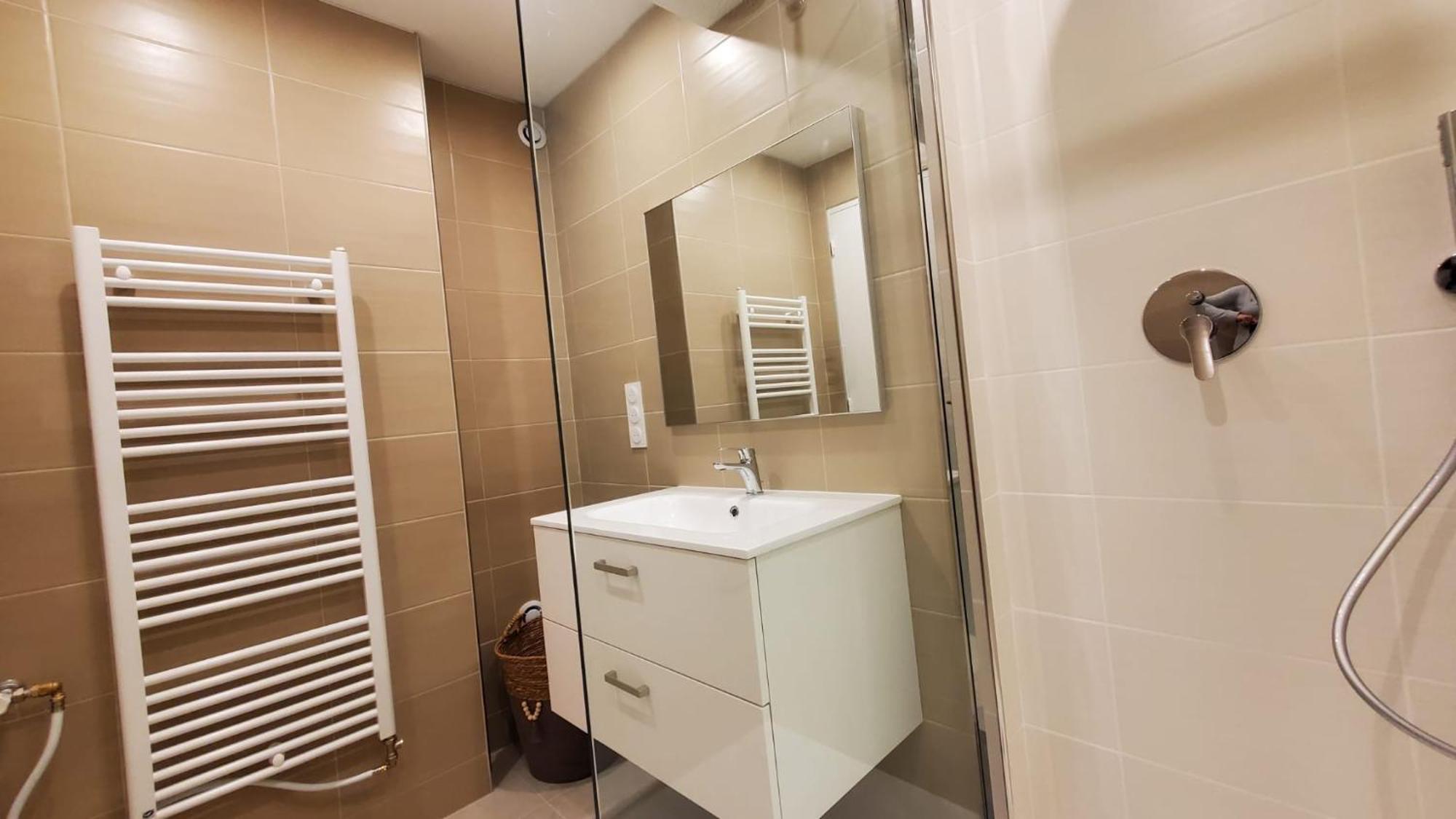 Apartment Centre & *